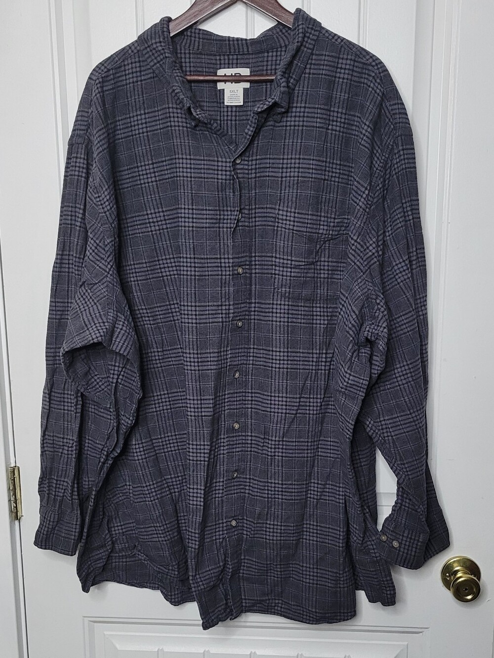 Harbor Bay Men's Dark Gray Plaid Button-Down Shirt